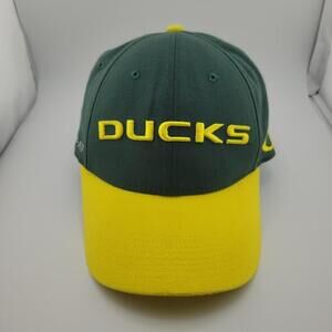 Oregon Ducks Hat Cap Fitted Mens One Size Green NCAA Football Dri Fit Nike
